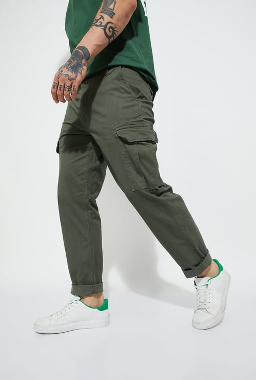 URB_N Men Solid Relaxed Fit Cargo Trousers