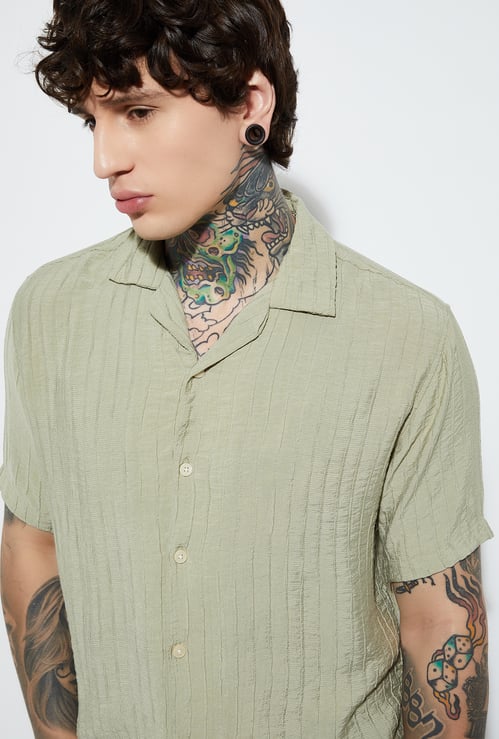 URB_N Men Textured Regular Fit Resort Shirt