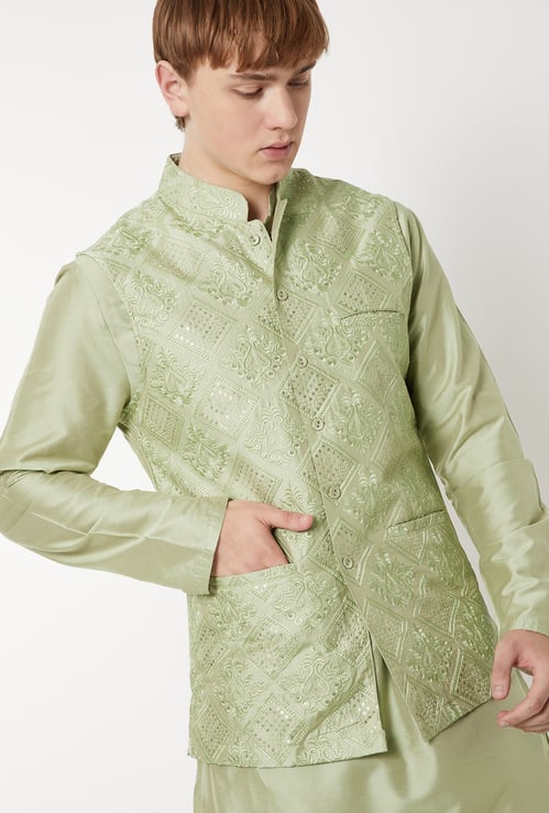 Men Embroidered Straight Kurta Set
