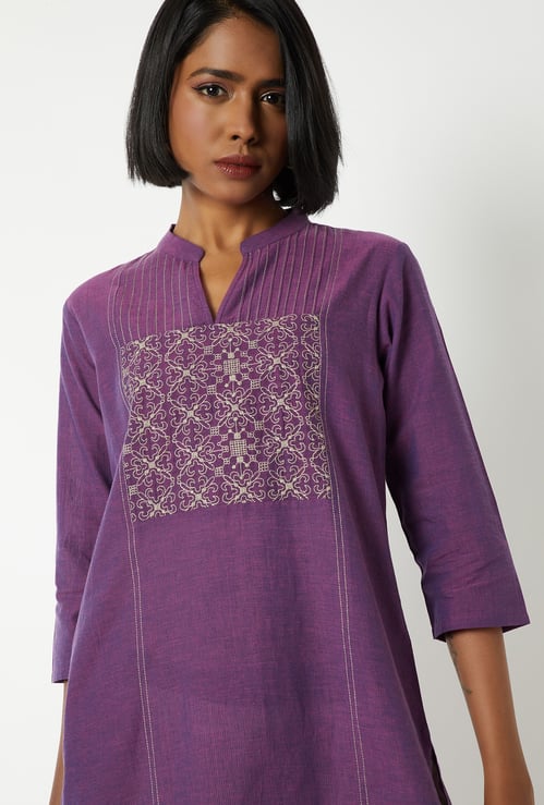 Women Embroidered Straight Kurta