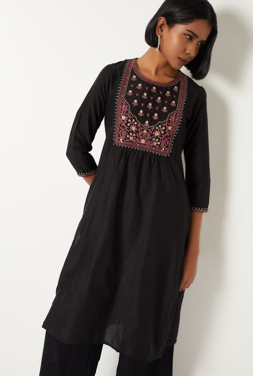 Women Embroidered Straight Kurta