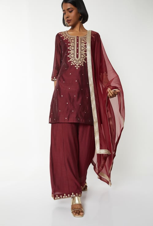 Women  Embroidered Straight Kurti Set