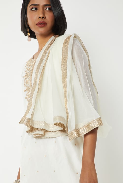 Women Embroidered Straight Kurti Set