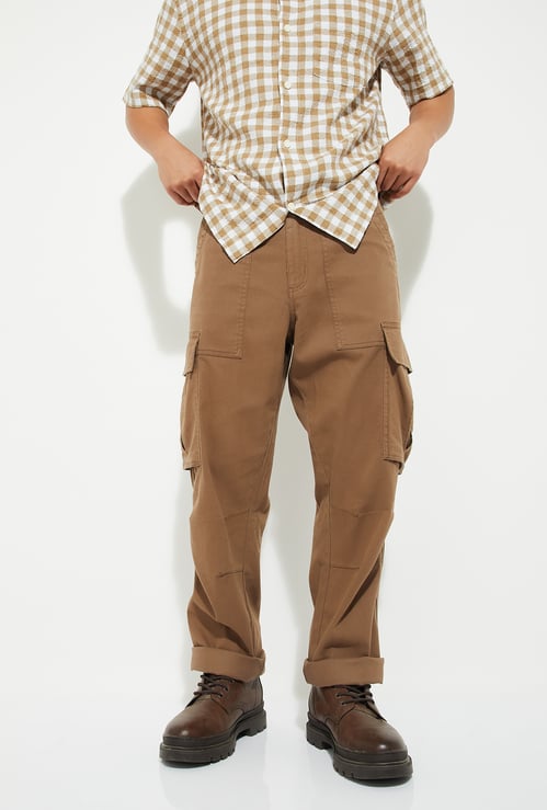 URB_N Men Solid Regular Fit Cargo Trousers