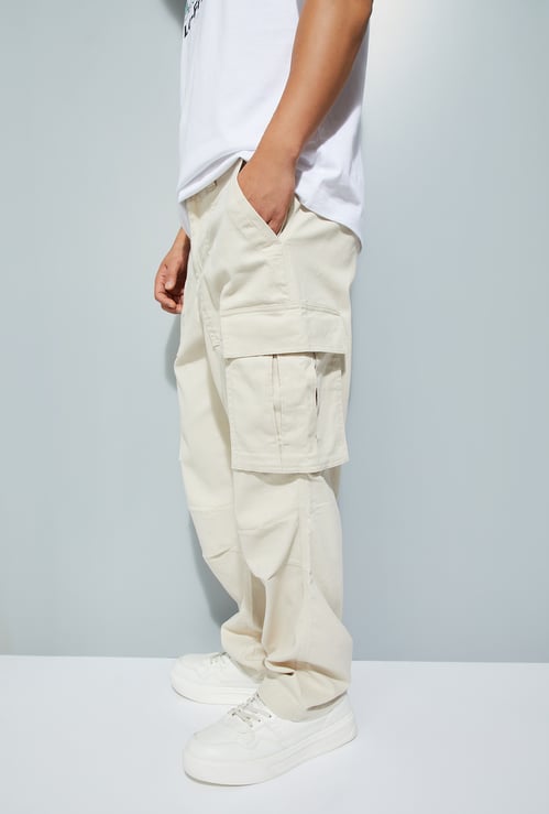 URB_N Men Solid Regular Fit Cargo Trousers