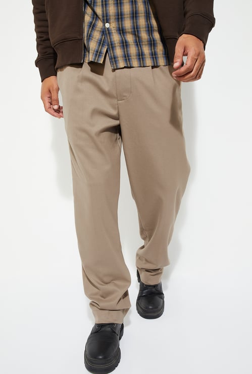 URB_N Men Solid Relaxed Fit Trousers