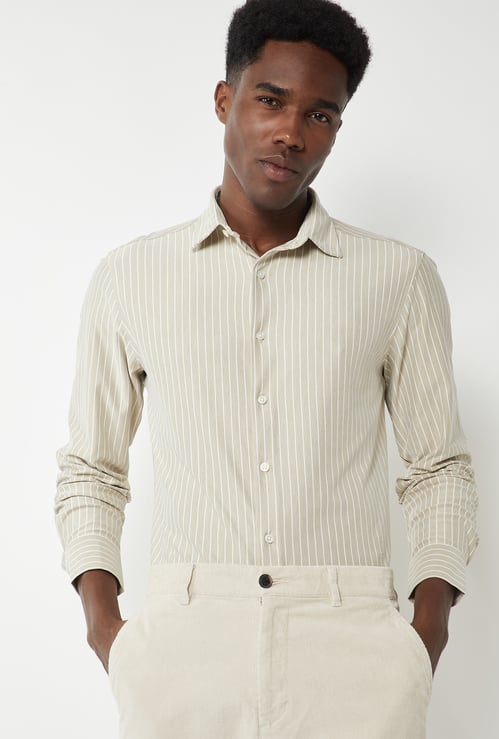 Men Striped Slim Fit Formal Shirt