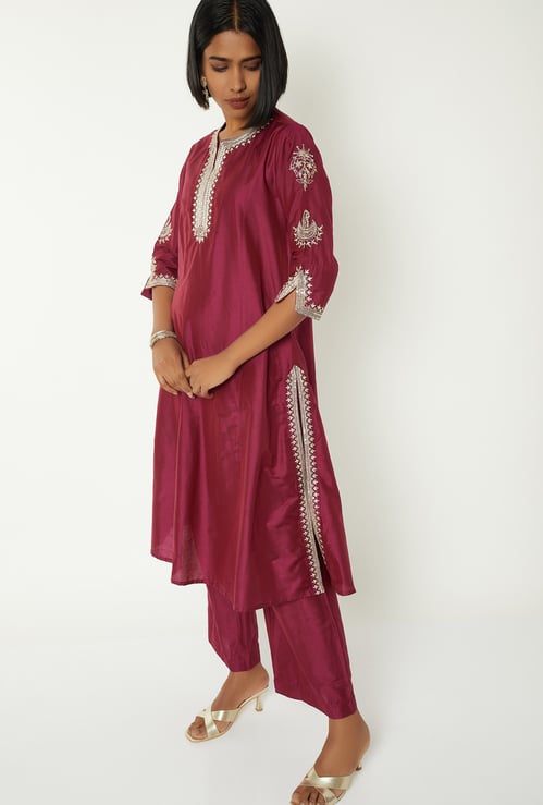 Women Embroidered Straight Kurta Set