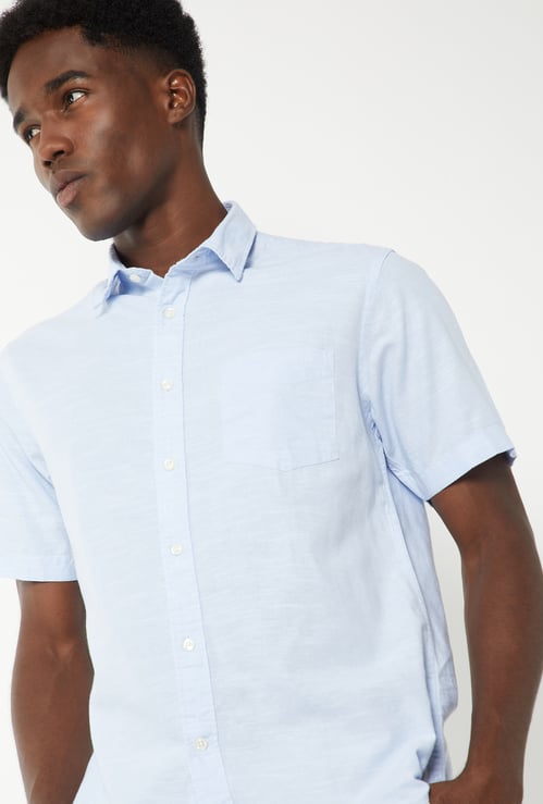 Men Solid Slim Fit Shirt