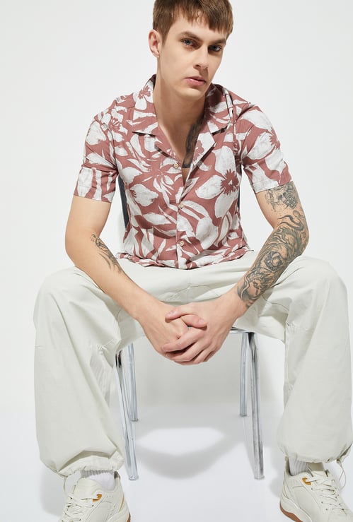 URB_N Men Floral Print Relaxed Fit Resort Shirt