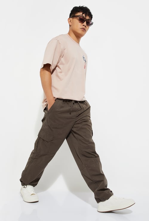 URB_N Men Solid Relaxed Fit Parachute Cargos