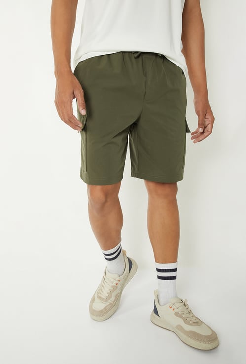 Men Solid Cargo Sports Shorts