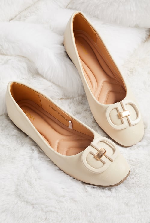 Women Textured Ballerinas