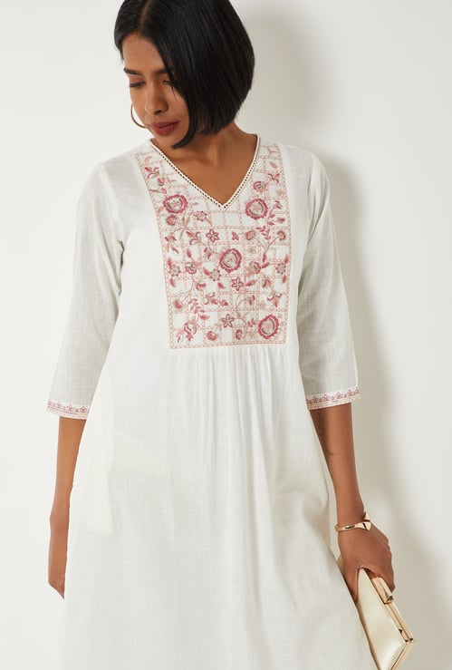 Women Embroidered Straight Kurta