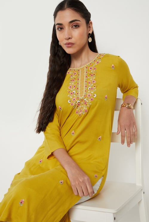 Women Embroidered Straight Kurta