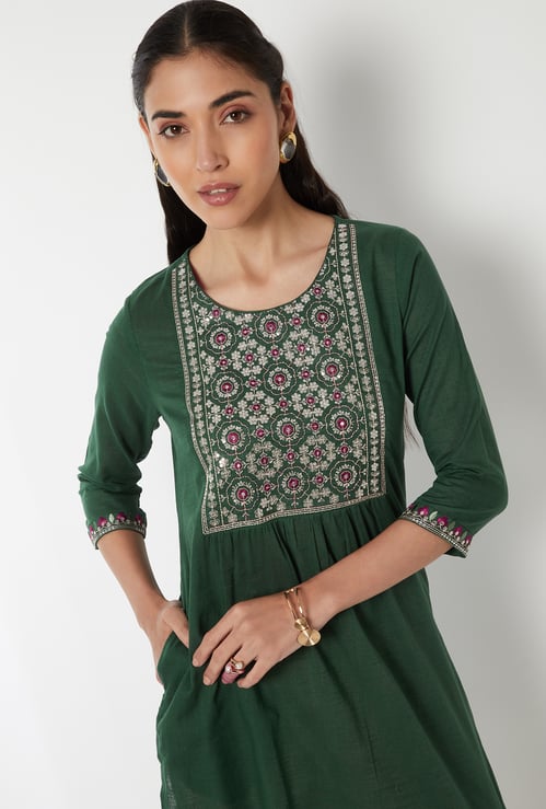 Women Embroidered Straight Kurta