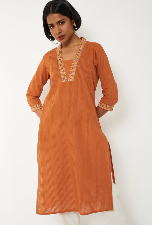 Women Embroidered Pintuck Straight Kurta