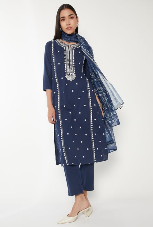 Women Embroidered Straight Kurta Set