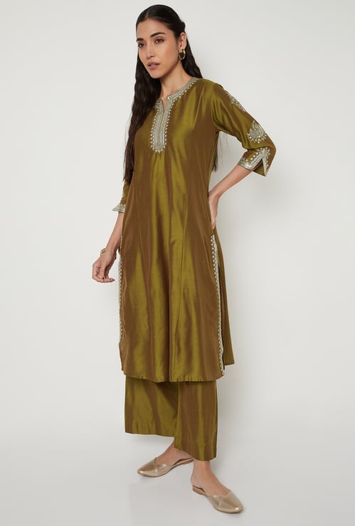 Women Embroidered Straight Kurta Set