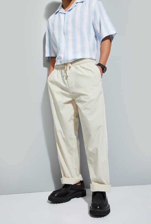 URB_N Men Solid Relaxed Fit Chinos