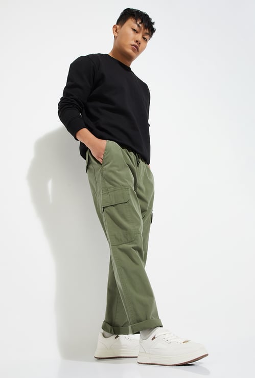 URB_N Men Solid Regular Fit Cargos