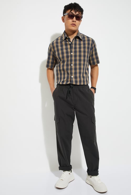 URB_N Men Solid Regular Fit Cargos