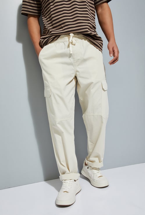 URB_N Men Solid Regular Fit Cargos