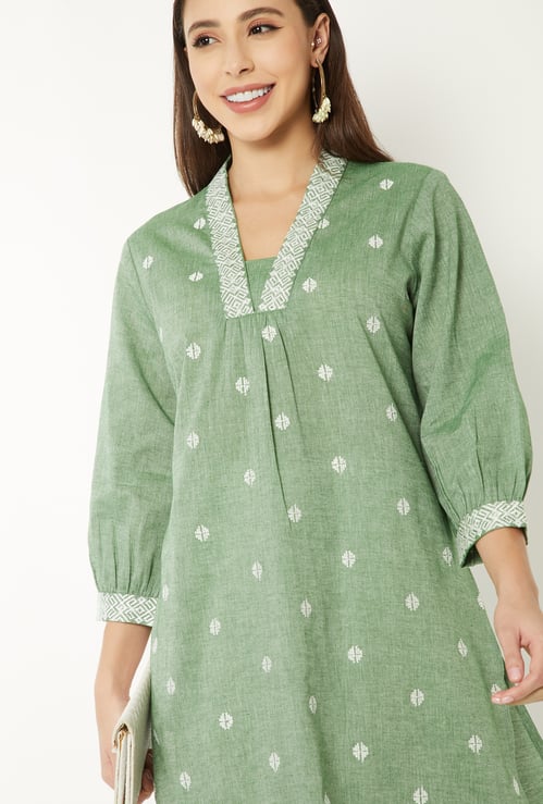Women Embroidered Straight Kurta