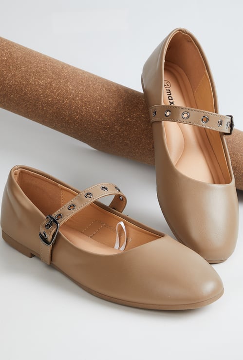 Women Grommet-Detailed Mary Janes