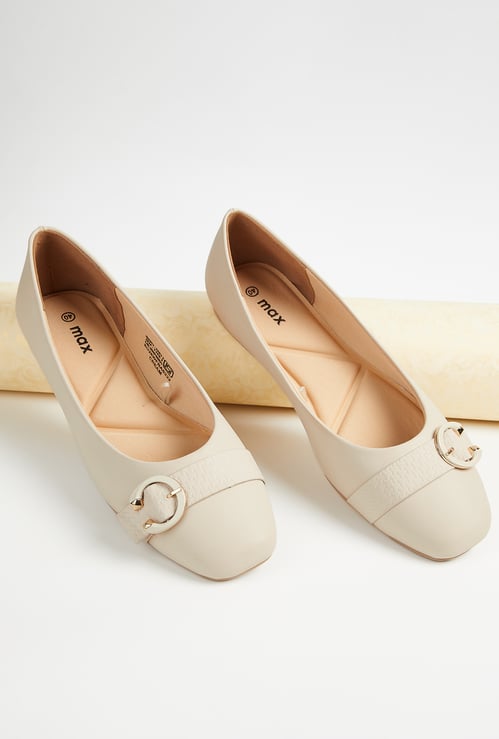 Women Embellished Ballerina Shoes