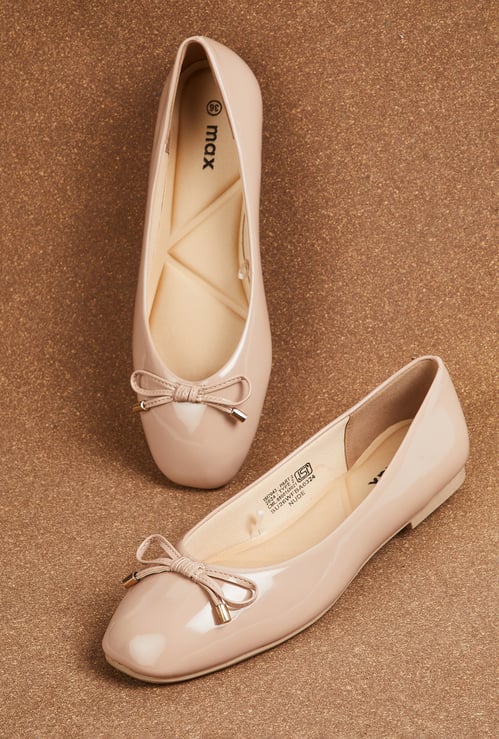 Women Ballerinas with Bow