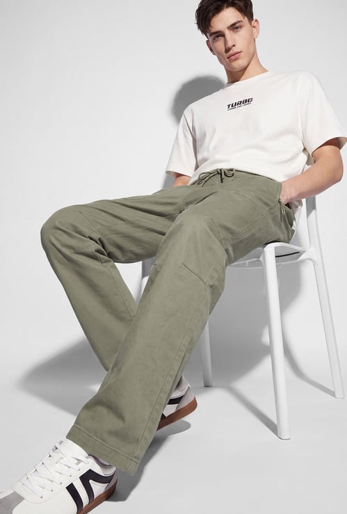 URB_N Men Solid Regular Fit Pants