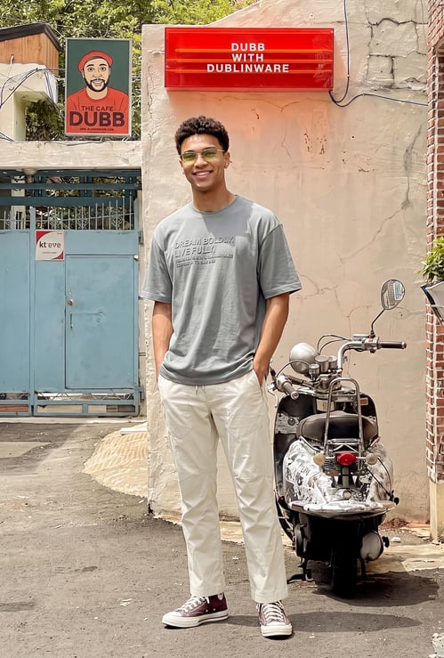 URB_N Men Solid Regular Fit Pants