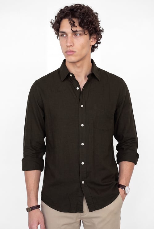 Men Solid Slim Fit Shirt