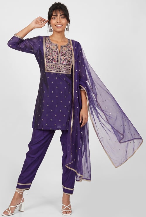 Women Embroidered Kurta Set