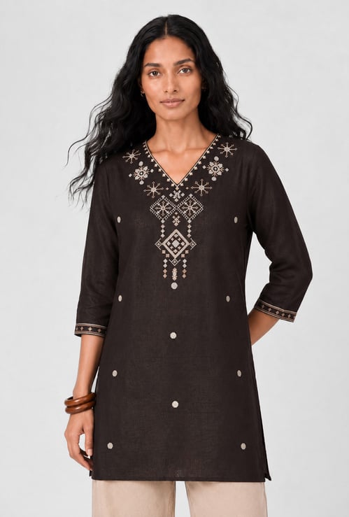 Women Embroidered Straight Kurti