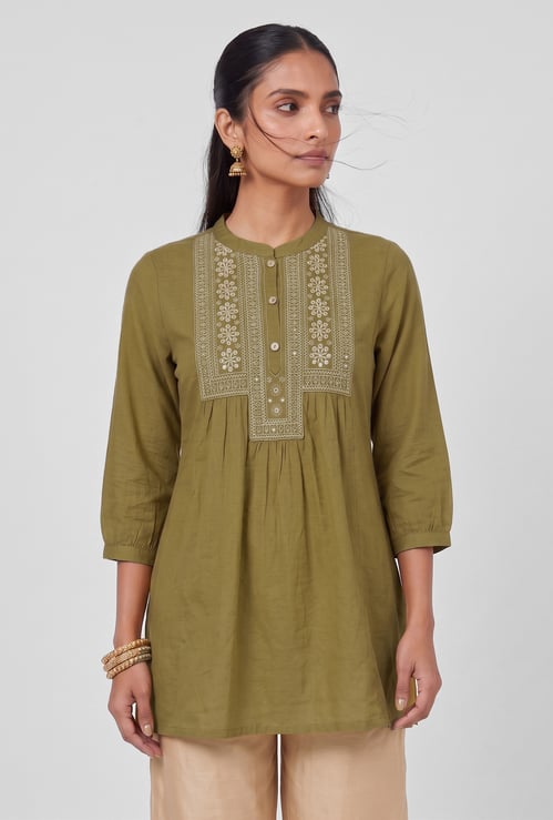 Women Embroidered Straight Kurti