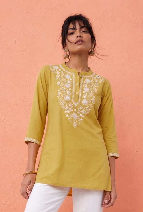 Women Embroidered Straight Kurti