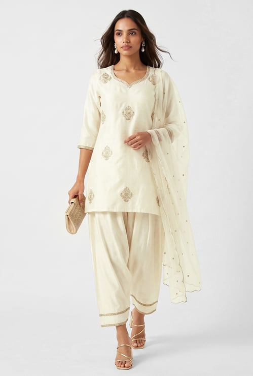 Women Embroidered Straight Kurti Set