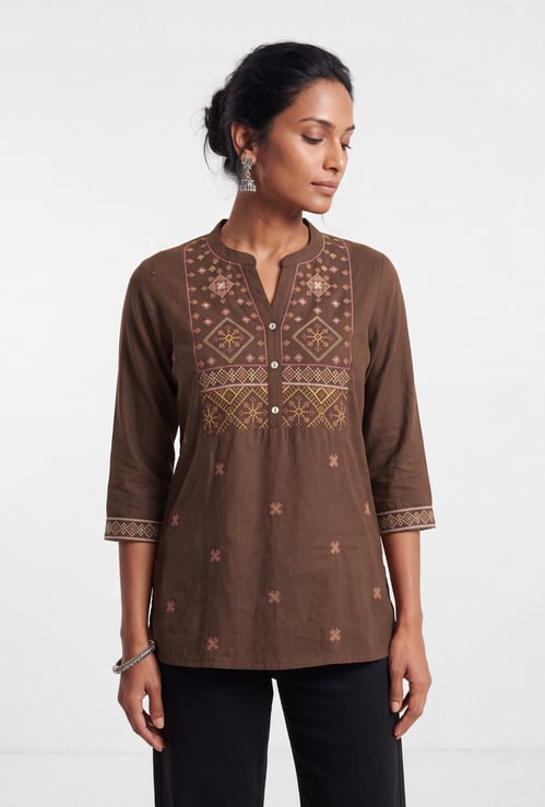 Women Embroidered Straight Kurti