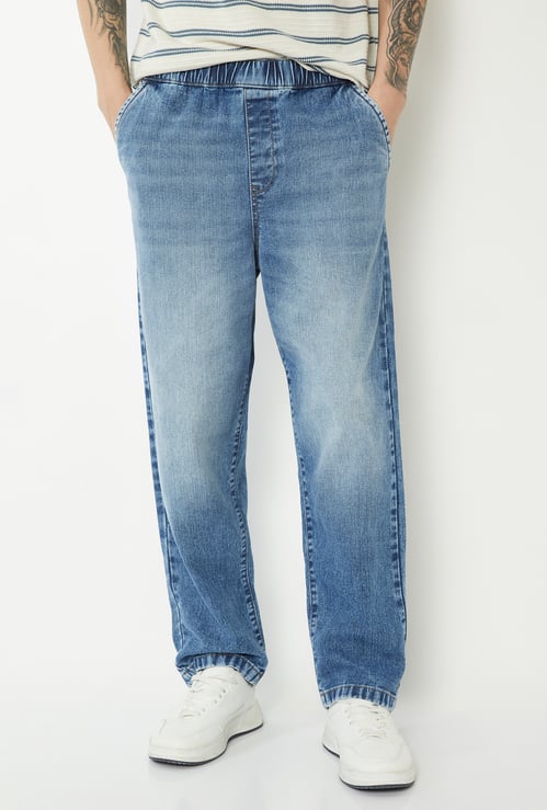Men Light Wash Relaxed Fit Jeans