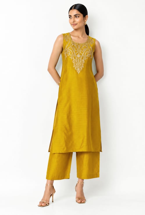 Women Embroidered Straight Kurta Set