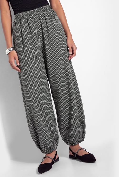 URB_N Women Checked Balloon Fit Pants