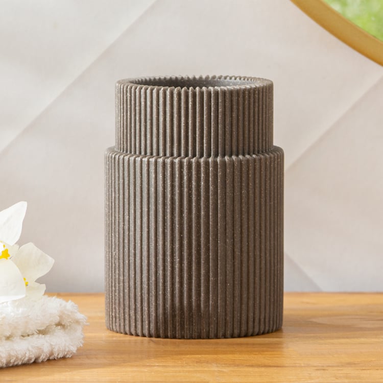 Senegal Urban Polyresin Ribbed Holder
