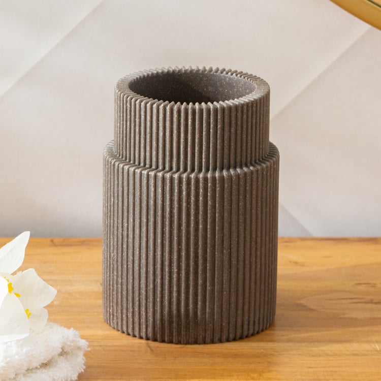 Senegal Urban Polyresin Ribbed Holder