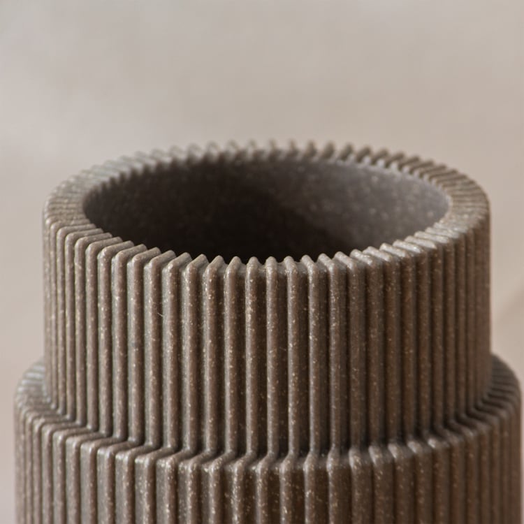 Senegal Urban Polyresin Ribbed Holder