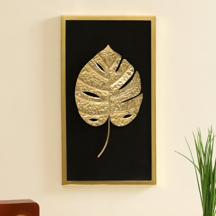 VEDAS Pepo Metal Leaf Wall Accent