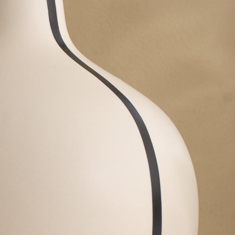 Acroma Est Hae Ceramic Vase