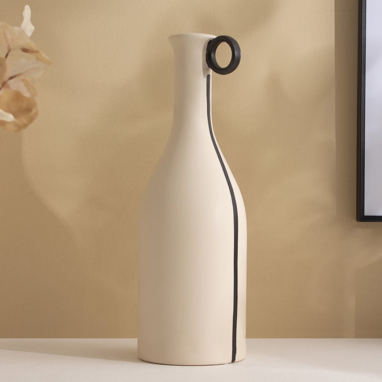 Acroma Est Hae Ceramic Vase