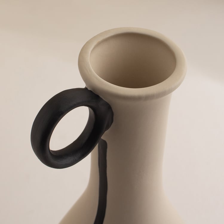 Acroma Est Hae Ceramic Vase